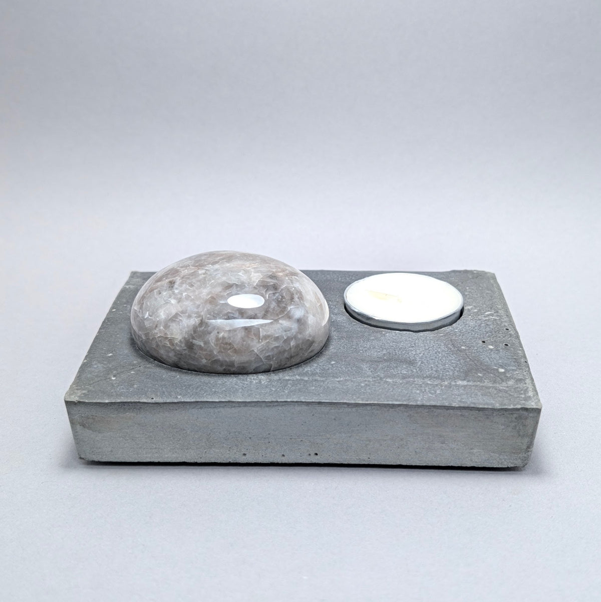 Solitaire No. 152 — Great Lakes Stone · Candle Light